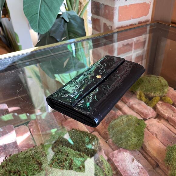 LOUIS VUITTON Sarah Bleu Infini Monogram Vernis Leather Wallet - Picture 13 of 13